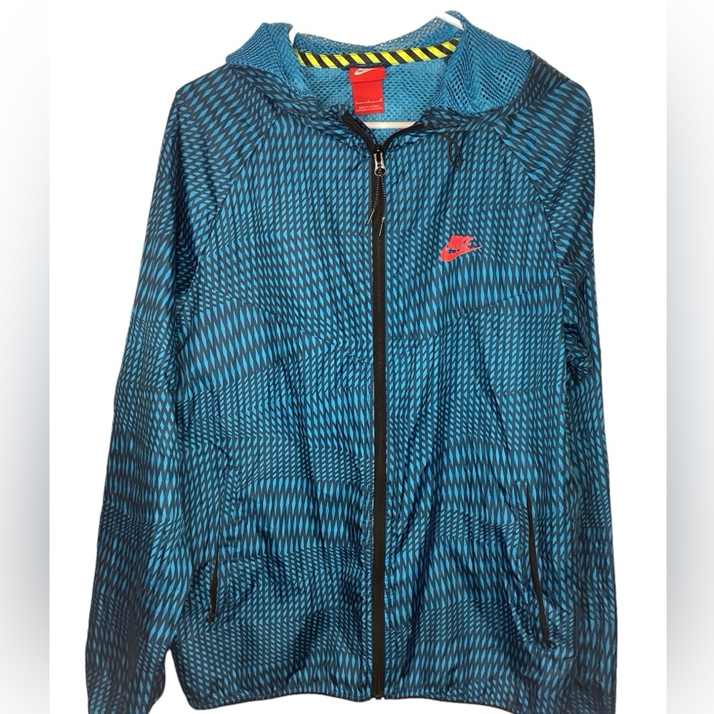 Nike Men’s Large RU Fly hooded, full zip, light weight, packable windbreaker